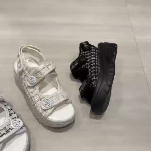 สิจัดส่งใน24ขั่วโมง รูปหน้าหลงเลือด รุ่นฮิตรองเท้าเวลโครส้นหนา ใส่สบาย รองเท้าสฝพื้นหนาสไตล์ผู้หญิงน่ารัก