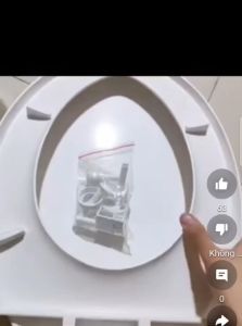 (TPHCM) Nắp bồn cầu đủ bộ nắp bồn cầu nhà vệ sinh nhựa trắng phù hợp với hầu hết bồn cầu