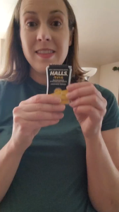 Kẹo ho HALLS Minis vị mật ong chanh không đường 24 viên HALLS Minis Honey Lemon Flavor Sugar Free Cough Drops 24 Drops