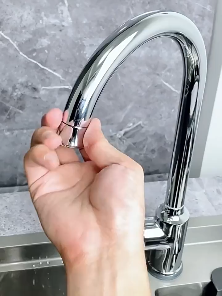 360° หมุนก๊อกน้ําสากล 4 ใน 1 อะแดปเตอร์ก๊อกน้ําสแตนเลสอเนกประสงค์ประหยัดน้ําอ่างล้างหน้าน้ําประปาห้องน้ํา