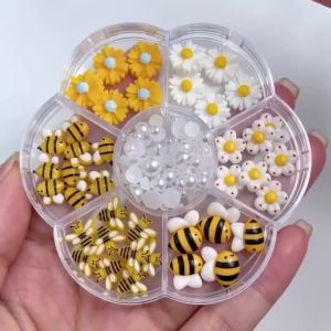 7Grids Lovely Bee Daisy Nail Charms White Pearl Accents 3D Resin Flower Nails Decoration for Sweet Spring Summer Manicure Parts