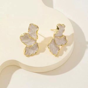 Fashion Delicate Gold Plated Irregular Back Earrings Heavy Design High Quality Cream Flower Earrings The Best Family Gift For i