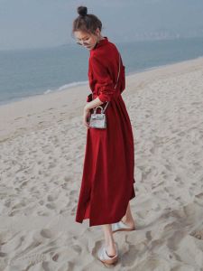 ชุดเดรสยาวแขนยาวสีแดงสไตล์ฝรั่งเศส เอวสูง ทรงเอ กระดุมเดียว คอโปโล ทรงเอ ฤดูใบไม้ร่วง 2024 ชุดเดรสผู้หญิง