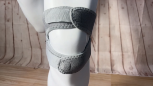 轻便透气运动护膝 加压髌骨带 篮球跑步羽毛球防护 男女通用 Adjustable Knee Brace Support [MY]