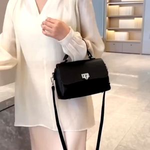 TAS SELEMPANG WANITA IMPORT / TAS BAHU IMPORT WANITA / TAS FASHION WANITA IMPORT / TAS IMPORT WANITA KEKINIAN / TAS IMPORT WANITA TERBARU / TAS MODEL WANITA IMPORT