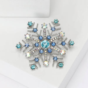 Personalized Fashion Alloy Rhinestone Snowflake Brooch Christmas Decoration Brooch Trendy Versatile Clothing Accessories