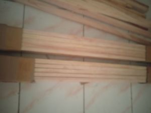 Reng kayu dan Rak bumbu dingding