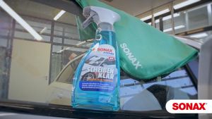 Chai xịt rửa và làm trong kính gương đèn xe siêu sạch công nghệ Nano Pro Sonax 238241 500ml - Rửa sạch vết bẩn dầu mỡ khôi phục lại độ trong suốt của kính - Dmall247