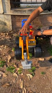 รถแม็กโครขาไถ เด็กนั่งได้ จักได้จริง มีหมวก 9938A