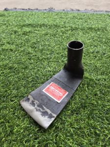 " เสียมแหนบกลับด้าน " ตรา ส.เสริมทรัพย์  ทำจากเหล็กกล้าแท้ หน้าเสียมกว้าง 3.2 นิ้วคม แข็งแรง ต่อด้ามเองได้