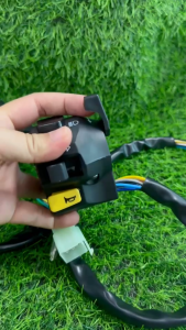 ปะกับสวิทซ์แฮนด์GPX DEMON สวิทช์แฮนด์ ซ้าย ขวา GPX DEMON125 ปะกับแฮนด์ เดิม สวิทแฮนด์ จีพีเอ็กซ์ เดม่อน125 (ราคาต่อคู่) สีดำ อะไหล่ทดแทน