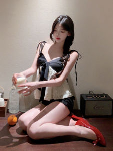 CHANGTONG | Korean-style Unique Design Lace-spliced Vest