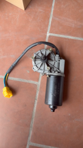 Củ gạt mưa xe howo 380 huyndai 15 tấn hệ thống gạt nước xe tải gạt mưa 24v