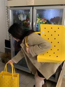 กระเป๋าใส่ของกันน้ำ EVA สำหรับใส่ของกลางแจ้งแบบมีรูพร้อมสายสะพายไหล่ กระเป๋าใส่ของแบบมีรูพร้อมหัวเข็มขัดแบบอเนกประสงค์