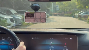 Strong suction stable and not falling off Sucker for Dashboard Windshield car phone holder dashboard 360° adjustable viewing angle phone holder car Universal fit for all smartphones Safe and does not block driving view 车载手机支架
