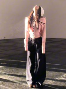 Retro Pink Sweater And Jeans Two-Piece Set Elegant Age-Defying Autumn Outfit Long Sleeve Cotton Crew Neck Combo for Women