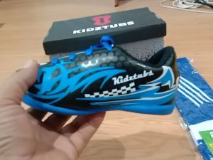 KIDZTUBS Sepatu Futsal Anak Laki-Laki Size 28 29 30 31 32 33 34 35 36 37  KDZ0938111324