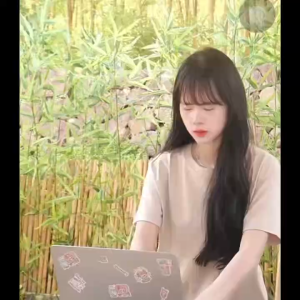 พัดลมมือถือปรับได้3ระดับ ชาร์จUSB ระบายความร้อนได้ดี ดีไซน์สวยหรู แบตเตอรี่ยาวนาน น้ำหนักเบา พกพาไปได้ทุกที่