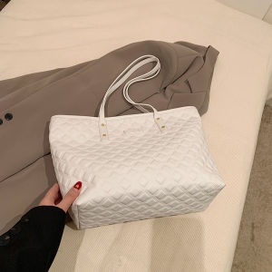 Large Capacity Commuter Tote Bag Womens Shoulder Bag Stylish European Fashion Canvas Leisure Zipper Closure Shopping Bag