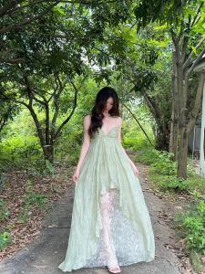 Đầm Cổ Chữ V Phong Cách Pháp Có Hở Lưng Dài Màu Xanh Lá Cây Cho Nữ Gợi Cảm Kỳ Nghỉ Gió Không Tay Phối Ren Váy