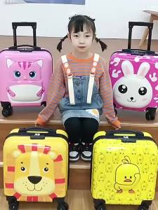 Cute Carton Design Childrens Luggage 18 Inch Multi-directional Wheels Lockable Gift Box