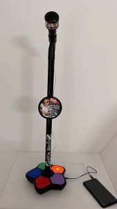 ไมโครโฟนเด็ก ไมโครโฟนร้องเพลงสำหรับเด็ก ไมค์ปรับสูงต่ำๆได้ สามารถต่อได้จากโทรศัพท์ มีขาตั้ง คาราโอเกะ มีเสียงมีไฟ