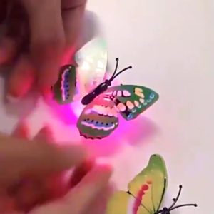 Lampu Malam LED 3D Motif Kupu-Kupu Warna-warni Plug-in Tematik Dekoratif Bu027S