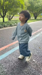 เสื้อแจ็กเก็ตเด็ก 100% ผ้าฝ้าย เสื้อกันหนาวฤดูใบไม้ผลิ-หนาว แขนยาวแบบเปิดนุ่มสบาย ปลอดภัยสำหรับทารก