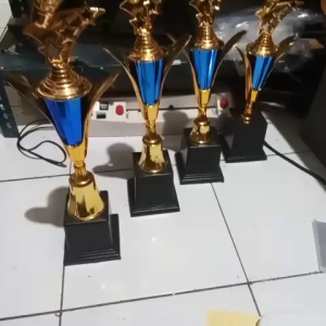 Piala kok Lomba Juara 1234 (kok body biru bunga raser) "costum" (bisa satuan) free sticker