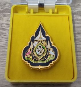 เข็มคู่ ร 10 เข็ม 72 พรรษา เข็มคัดคุณภาพอย่างสวย คมชัด (พร้อมกล่อง) เข็มกลัด เข็มหมุด แม่เหล็ก