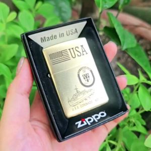 Bật Lửa Zippo Vàng Đồng Thuyền Chiến AGF-11 Ruột Vàng Đời A-24 Có Tem Đỏ ( Tặng Đá Bấc ) Hột Quẹt Xăng Đá Zippo