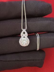 Diamcity  (Free Gra Certificate) Kalung Perak Moissanite Pendant Fashion Wanita