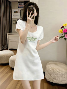 เสื้อยืดคอกลมแขนสั้นทรงสลิมฟิตสำหรับผู้หญิงในช่วงฤดูร้อนปี 2025 เสื้อยืดยาวคลุมสะโพกสไตล์ลำลองสวมใส่สบาย