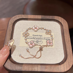 Luxurious Rose Gold Shiny Diamond Four Leaf Clover Mother of Pearl Bracelet Womens Design Sensation Niche Elegant Flower High End Feeling Hand Jewelry