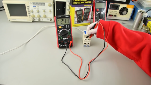 ANENG มัลติมิเตอร์แบบดิจิทัลทรานซิสเตอร์ Ac/dc แบบเครื่องทดสอบไฟฟ้ามิเตอร์วัดทดสอบ NCV เครื่องวัดความถี่อะนาล็อกแบบมืออาชีพ