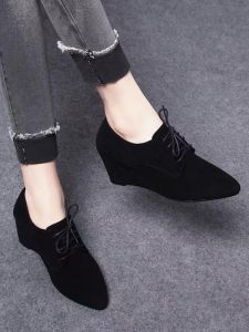 รองเท้าส้นสูงหนังแท้หัวแหลม ฤดูใบไม้ผลิและฤดูใบไม้ร่วง รองเท้าส้นเตี้ยแบบสวมหัวแหลมสำหรับผู้หญิง รองเท้าหนังแกะกลับแบบสวมหัวแหลม