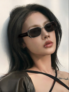 HELEN KELLER | Lightweight Trendy Square Frame Sunglasses
