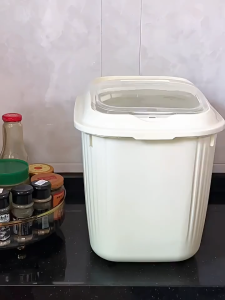 【Daily Suki Store】5/10/15KG Rice Dispenser with Wheels Airtight Insect Proof Moisture Proof Rice Storage Container Large Clamshell Top Open Food Bucket for Kitchen