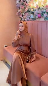 DEMEN OUTFIT - Vayna Dress Bahan Satin Silk Premium Size M L XL / Dress Kondangan Bridesmaid / Baju Lebaran Terbaru 2025 / Dress Pesta Mewah Elegant Viral Busui Friendly / Gamis Lebaran