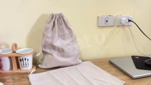 ถุงผ้าดิบ สีธรรมชาติ แบบหูรูดเชือก ไม่มีลาย ขนาดเล็ก ใหญ่ ใส่เครื่องหอม ใส่ของชำร่วย พร้อมส่ง