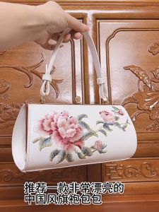 daidai (Ready Stock) Women Leather Handbag Bag Hanfu Qipao Shoulder Cheongsam Crossbody 中国风旗袍包真皮刺绣送妈妈喜婆高级感女包手拎手提包小方包