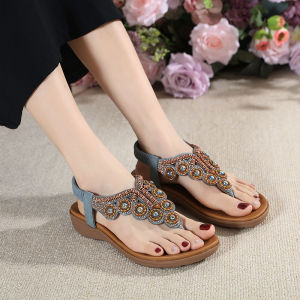 รองเท้าแตะส้นลิ่มสไตล์โบฮีเมียนสำหรับผู้หญิงในช่วงฤดูร้อนปี 2025 รองเท้าแตะแบบสวมสบายพร้อมหัวเข็มขัดแบบยืดหยุ่นและประดับคริสตัล