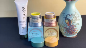 Tặng 1 sữa rửa mặt trị giá 400k khi mua COMBO 2 cặp kem dưỡng trắng da hiệu Karme cao cấp