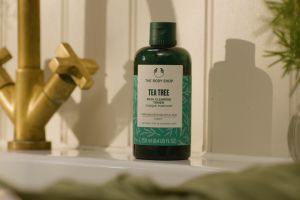 Toner Pembersih Wajah Alami: The Body Shop Tea Tree Skin Clearing Mattifying Toner 400ml