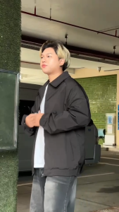 เสื้อแจ็คเก็ตผู้ชายสวยเรียบหรู คอปกมินิมอลทันสมัย ผ้าโพลีเอสเตอร์บางเบา ใส่แล้วไม่ร้อน ระบายอากาศดี กระเป๋าคู่หน้า ซิปใช้งานง่าย JK056