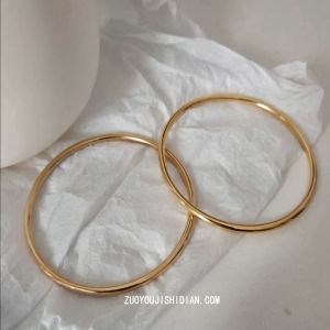 สร้อยข้อมือเหล็กไทเทเนียม สีทอง 18K สําหรับผู้หญิง มีสไตล์ เกาหลี เรียบง่าย อเนกประสงค์ อินเทรนด์ เพื่อน รุ่นสองคน