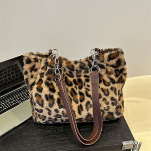 Fall and Winter 2023 Plush Womens Bag New Arrival Chain Baguette Casual Leopard Print Soft Shoulder Bag Easiest for Match Underarm Tote Bag