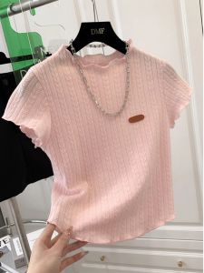 เสื้อยืดแขนสั้นทรงเข้ารูปสีชมพูบางสำหรับผู้หญิงในช่วงฤดูร้อน เสื้อแขนสั้นทรงเข้ารูปเอวเข้ารูป แขนสั้น ขอบลูกไม้ แขนกุด