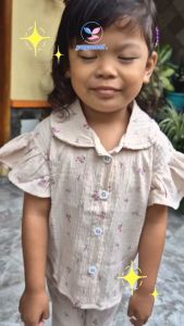 Setelan Anak Perempuan Crop Top Crinkle Krim Motif Bunga Terbaru