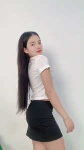 ชุดเซ็ตสองชิ้น เสื้อเสริมลูกไม้แขนสั้น+กระโปรง ดีไซน์สวยโดดเด่น